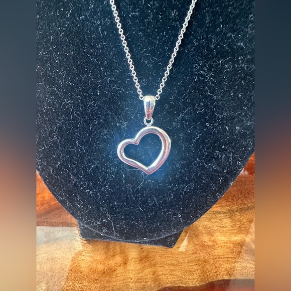 Women's Stainless QVC Steel by Design Silver Heart Pendant Necklace 18” NWOT - Picture 2 of 4